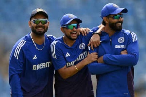 Gavaskar Calls for Kuldeep Yadav's Inclusion in 2nd Test Amid Bumrah Fitness Concerns